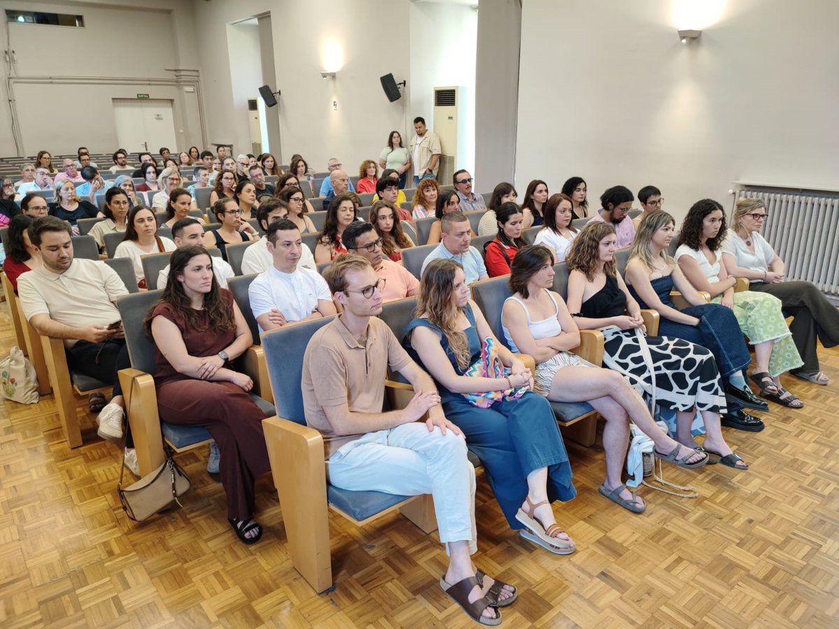 primariaicscat's tweet photo. 🎓 La unitat docent de l’@icscat a Girona ha celebrat l’acte de reconeixement a la promoció 2022-26 de residents de Medicina Familiar i Comunitària.

👉 29 professionals que finalitzen la formació, contribuint a reforçar una atenció primària de qualitat i centrada en la persona. https://t.co/MsBerDDjlQ