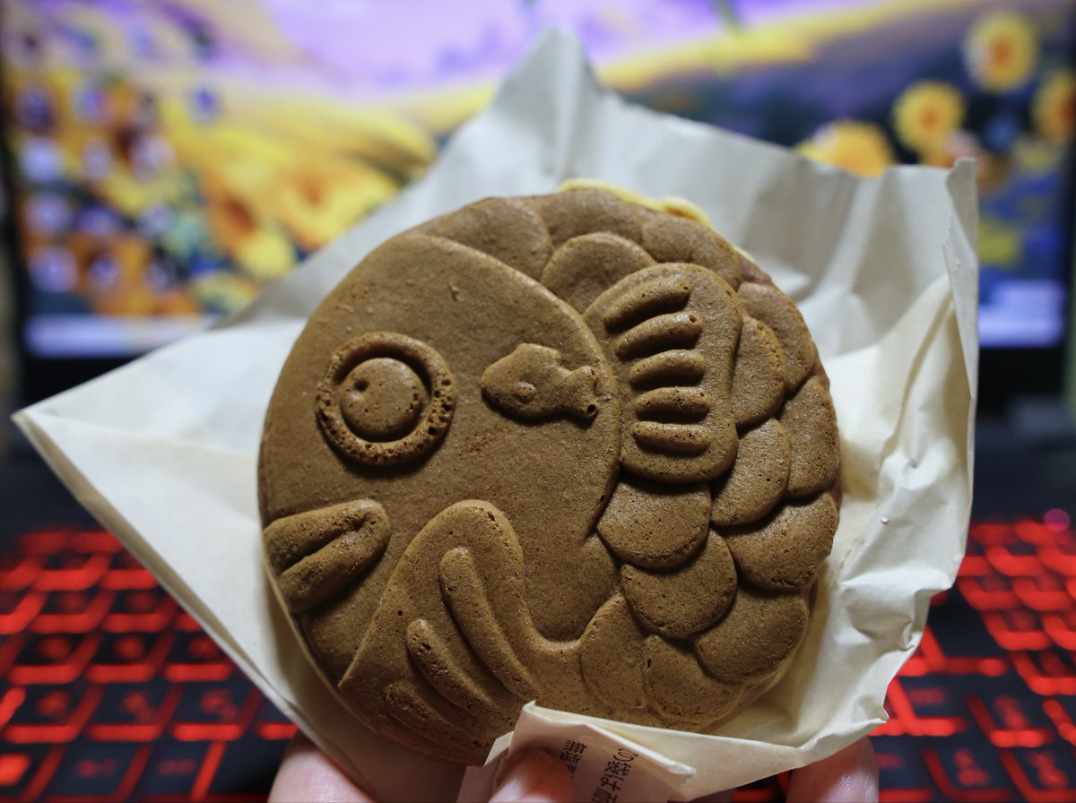 YorieGames's tweet photo. まん丸たい焼きのまん丸は「円満」と「ご縁」の印💕これまでもこれからも出会えた縁を後悔しないように大切にしなくちゃいけませんねっ🥰

#めでたい焼き 
#monaka 
#iwate https://t.co/cCSnsSffmU