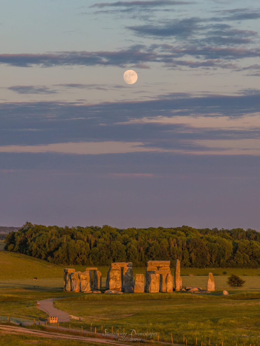 Stonehenge U.K tweet media