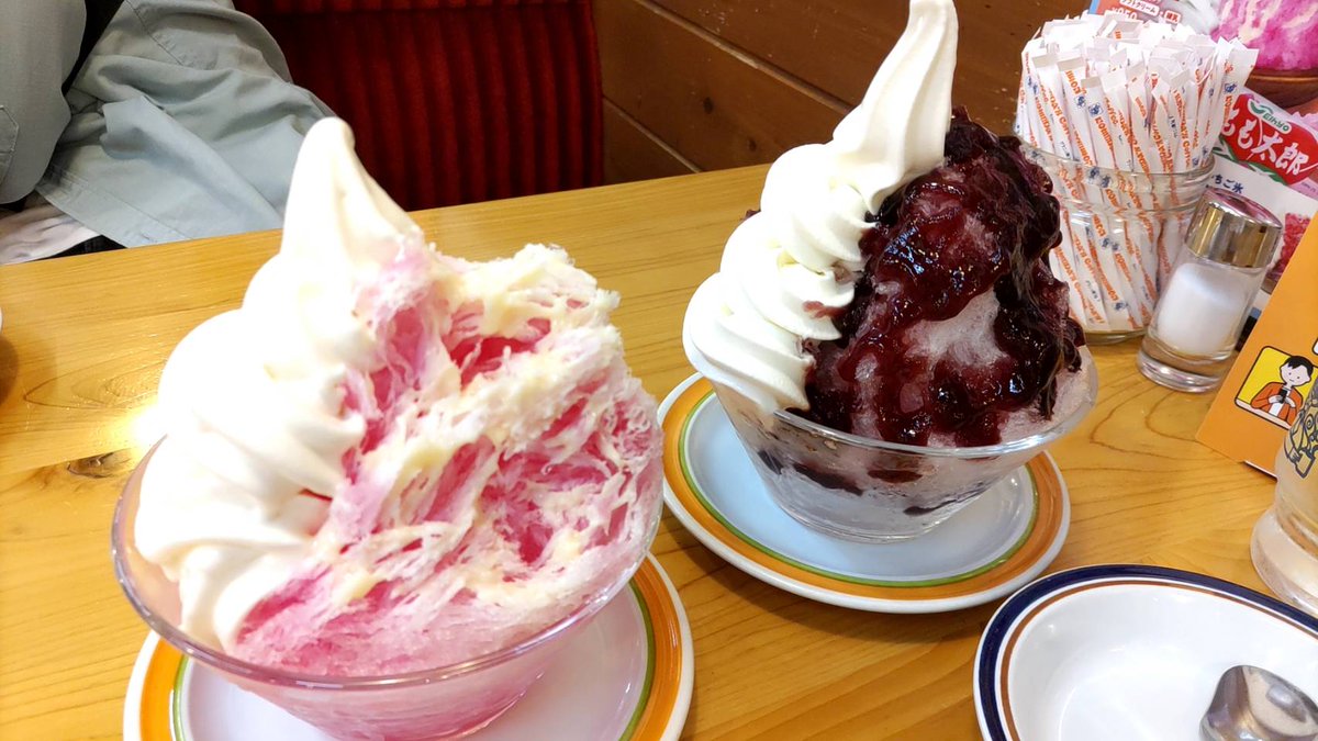 SHIN696969's tweet photo. #コメダ珈琲店 #かき氷 #桃太郎かき氷 #アサイーミックス氷 #���やつ
今日は仕事が終わって…ご飯食べて、、、あっ！コメダのかき氷🍧始まったんだっと、ふと思い、今年のかき氷をいただいたよ☆
桃太郎っていう、新潟の氷菓子なのかな？
あと一つはアサイーのかき氷を食べたよ☆🐧
身体が冷えました… https://t.co/yRdhSIJoag