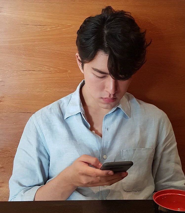 14febyr's tweet photo. ‘พาเด็ก ๆ ไปเที่ยวเป็นยังไงบ้าง’

‘ปลอดภัยค่ะบี๋ เด็ก ๆ สนุกกันมาก’

‘เค้าดูพยากรณ์อากาศบอกพายุจะเข้าที่จัน ถ้าฝนตกป๊าอย่าพาลูกไปล่องแก่งนะ’

‘...’

‘เข้าใจที่หนูพูดไหม’

‘เคค่ะ’

‘มี๊ ช่วยหนูด้วย’

‘เสียงผิงหรอป๊า ทำไมลูกงอแง’

‘ไม่มีไรค่ะ เดี๋ยวพี่ขอวางก่อนนะ รถจะออกแล้ว’ https://t.co/wAn2y83qSk