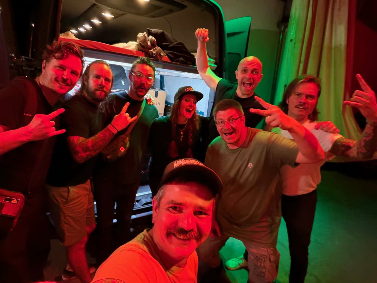 howlinggiant's tweet photo. Our two shows with Friendship Commanders are complete! It’s always a pleasure to share the stage with them, especially here in Germany! A little Nashville reunion here overseas. 

Today we make our way over to Esbjerg to play Fuzztival! We’ll be on at 21:30, come hang! https://t.co/MhZ0Z7E1qA