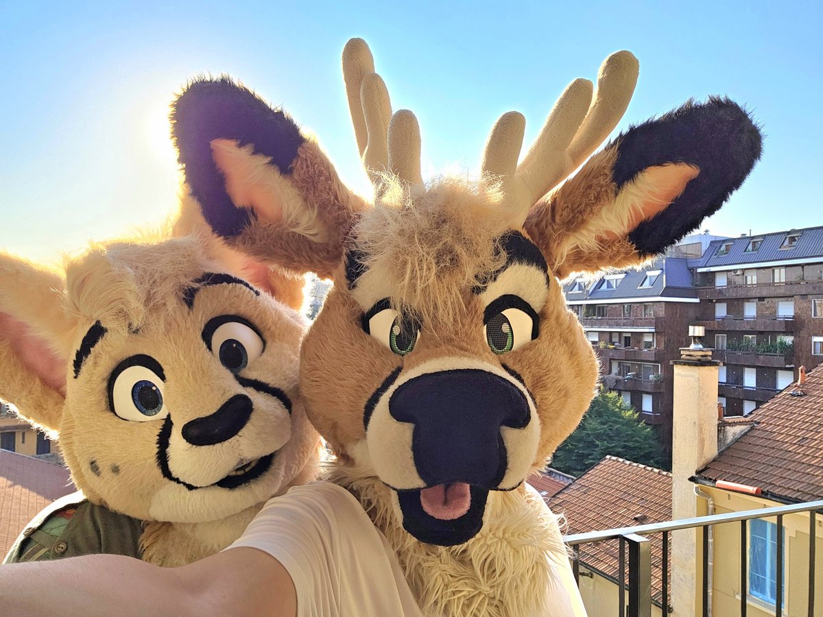 kinterdeer's tweet photo. adventures in Milan! :3 https://t.co/L8Al2JLeFF