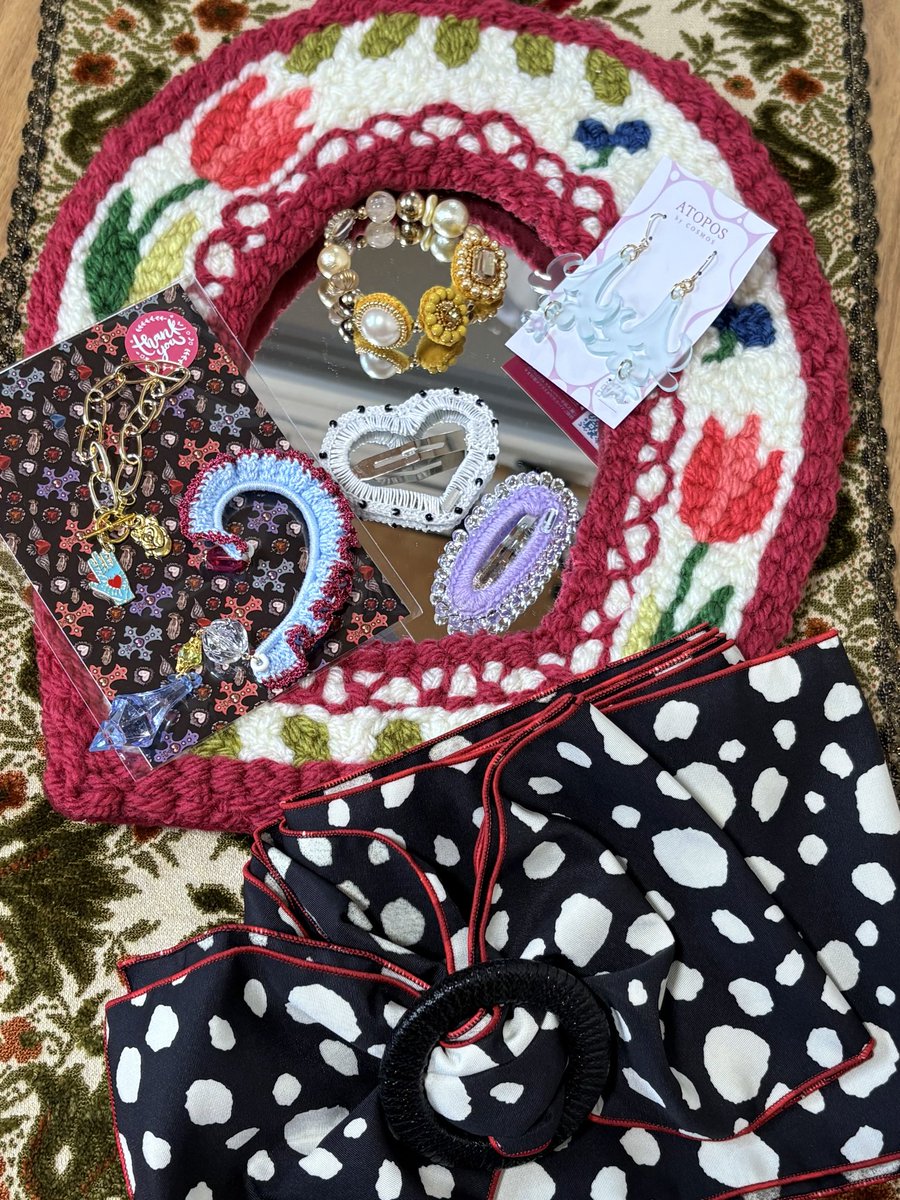 cho_y39's tweet photo. #デザフェス63リポスト
@designfesta

ベルト🌼@konnakurai
ブレス🌼＠kuon_laurant
ピアス🌼@ATOPOS_COSMOS
イヤーカフ🌼@filfilo_make

ヘアクリップ🌼Ia pomme様
ミラー🌼COROMANI様

デザフェスはどのブースも気になって大変！心を鬼にして特にトキめいたものを購入しました🥰 https://t.co/cgqvxPc6ZI