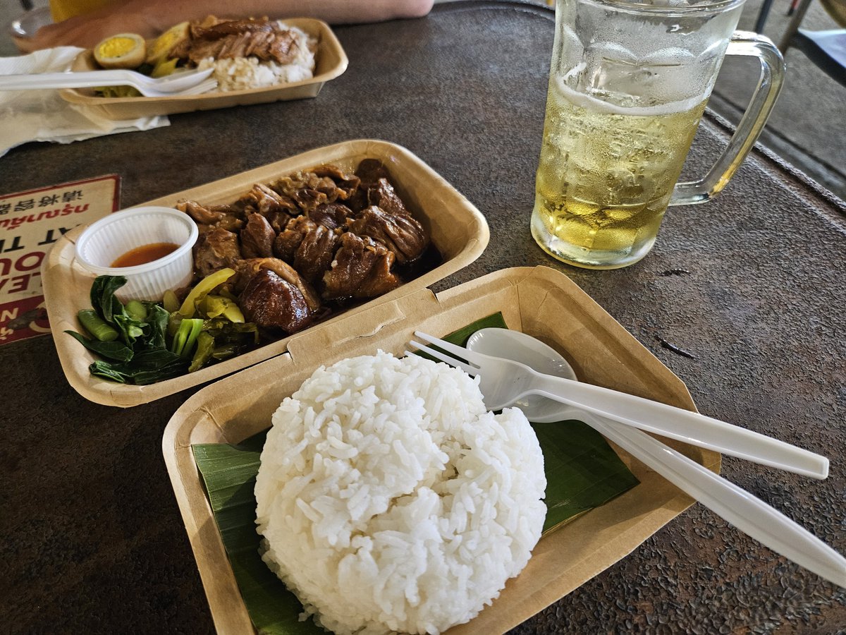 Aquilegia_blue's tweet photo. 昨夜、違う夜市で同じ豚の内臓料理を発見。こちらもうんまー！！とにかく好きな味なんだなこれ。

大腸が特に美味しかった❤❤ https://t.co/FWyW3Vos4v