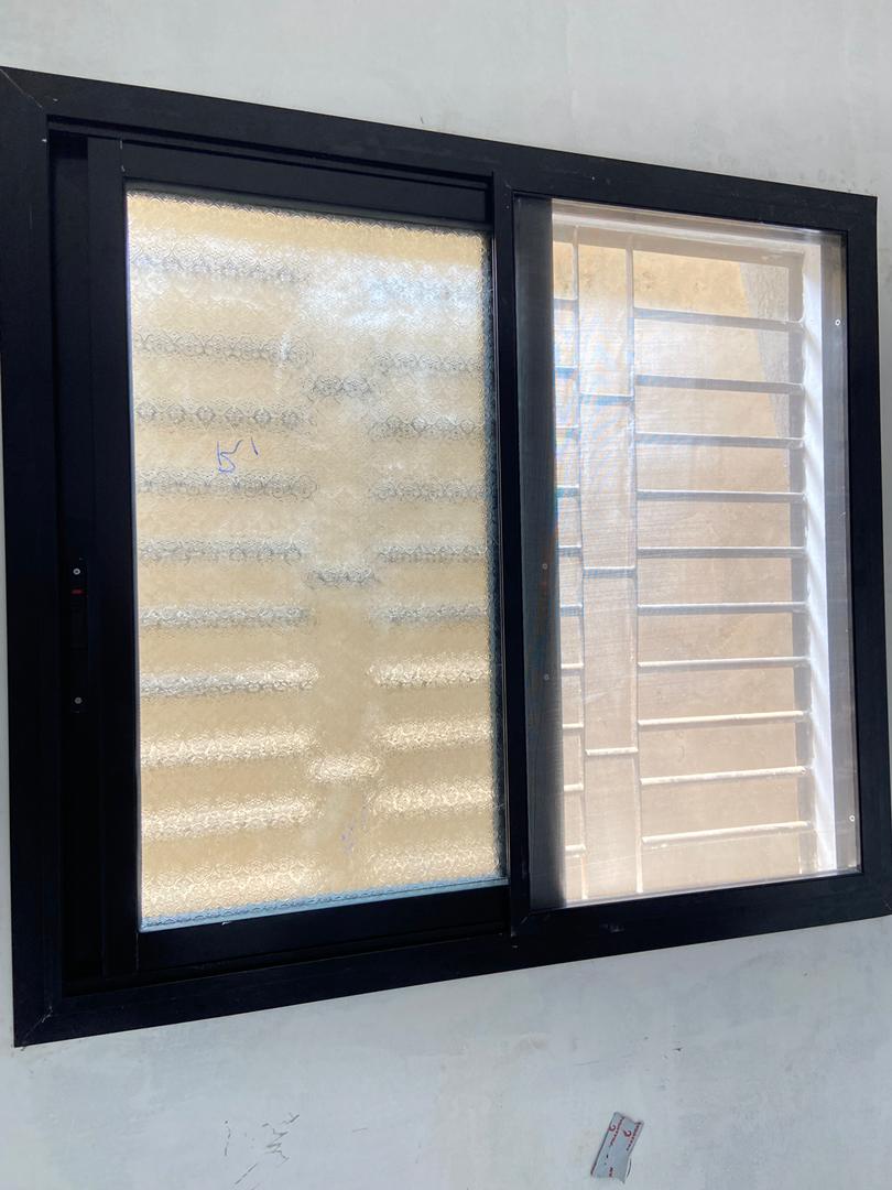 Carlsonmvo1's tweet photo. I'm Carlson Mvo, I perfectly install and fix Aluminum and Glass Works! Based in Douala Cameroun but I equally work all over the National territory! 
My services are fast and Reliable! Affordable too.

☎️ 651387393. https://t.co/WRRtUaXMXr