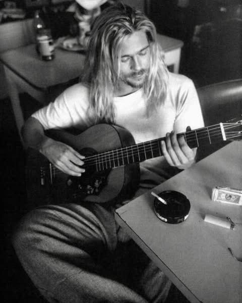 Movie_Icons's tweet photo. Brad Pitt in Mexico , 1994 https://t.co/SR92pCpgJ6