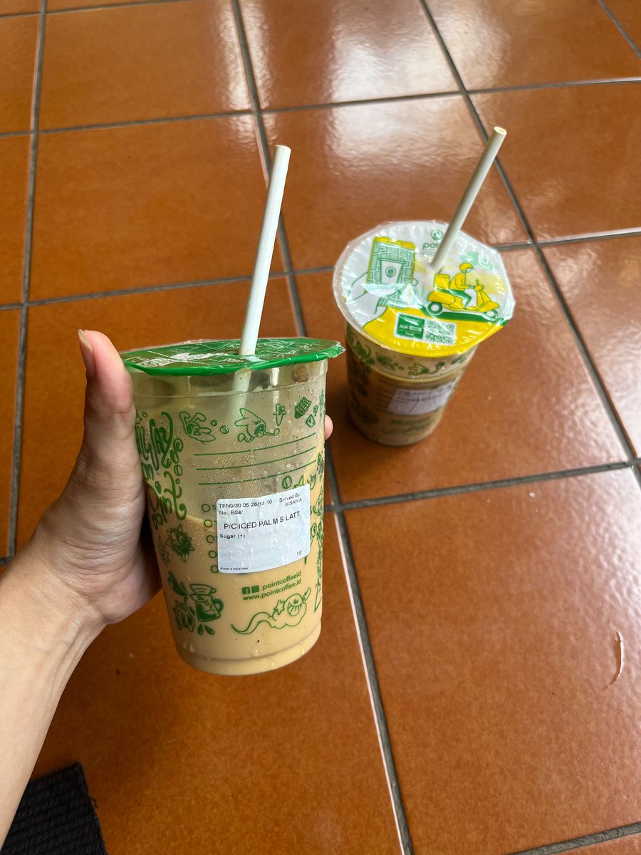 eandvee's tweet photo. iseng ke point mau coba peruntungan tuker voucher shop** VIP yang palm sugar Rp 1, cuman kata mas nya udah abis slot-nya. 

eh, dia malah info kalo voucher yang aku punya tetep bisa ditukerin, tapi harus punya saldo shopeepay Rp 5.000 nanti dapet 2 Palm Sugar Latte

YUHUUU🤩 https://t.co/TbVOuUd7lS