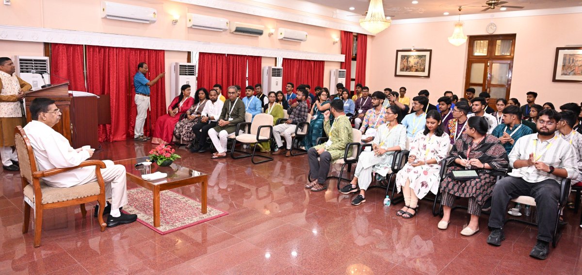 EduMinOfIndia's tweet photo. As part of Yuva Sangam Phase VI, delegates from Gujarat visited Bhubaneswar and interacted with the Hon'ble Governor of Odisha, Dr. Hari Babu Kambhampati.

Addressing the students, the Governor highlighted the importance of programmes like Yuva Sangam in fostering emotional bonding, national integration, and mutual understanding among the youth. He encouraged the participants to embrace sustainability, innovation, self-reliance, environmental responsibility, and cultural appreciation while becoming ambassadors of India's unity in diversity.

The delegates also explored Odisha's rich cultural heritage through visits to the sacred Jagannath Temple and the UNESCO World Heritage Site, Konark Sun Temple.

Read more: https://t.co/ZvporughtZ

#YuvaSangam #YuvaSangamPhase6 #EkBharatShreshthaBharat
