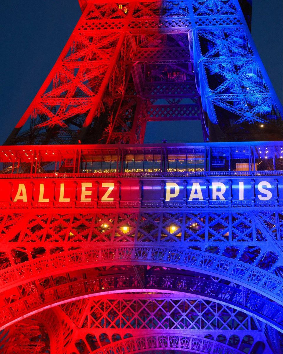 ato_aathan's tweet photo. 🗼🇫🇷 The Eiffel Tower was lit up in PSG colors ahead of the Champions League Final ✨ https://t.co/SWKWUY2Au7