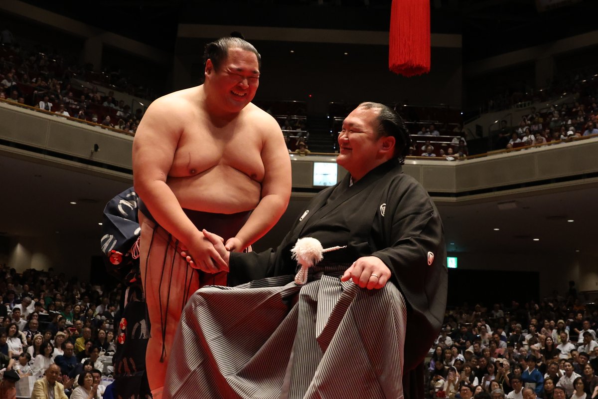 sumokyokai's tweet photo. ＜北勝富士引退大山襲名披露大相撲＞
鋏を入れた力士の様子を一部ご紹介。
霧島、宇良、翔猿、友風

#sumo #相撲 #北勝富士 https://t.co/zAy4IoXcPZ