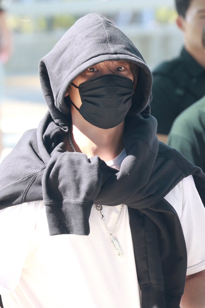 CARATDEUL550070's tweet photo. Mingyu’s departure to Malaysia for the Asia Music Festival. safe skies, Mingyu 🖤 https://t.co/h6H6H6HmRT