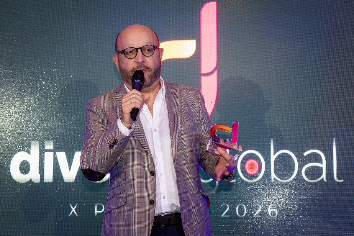 fernandezsj's tweet photo. Un año más en la gala de los Premios Diversa 2026, acompañando a @InmaSanzO en la entrega del premio que otorga @MADRID a la Fundación EDDY-G.

De la mano de la fundación seguimos recuperando y fortaleciendo proyectos de vida como parte de las políticas públicas de diversidad que el Consistorio ha puesto en marcha.

El premio que he entregado al futbolista Pascal Kaiser ha sido un reconocimiento a la lucha contra la LGTBIfobia desde la acción y el corazón. 

+info: https://t.co/gHQaiu5JCJ