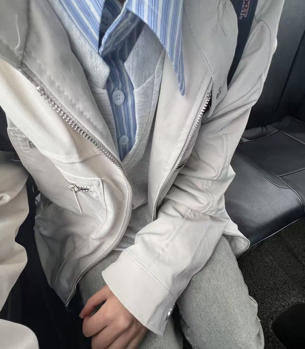 Reborn0v's tweet photo. 好無聊 有沒有姐姐想找我聊天#la https://t.co/juKCQ8z3GF