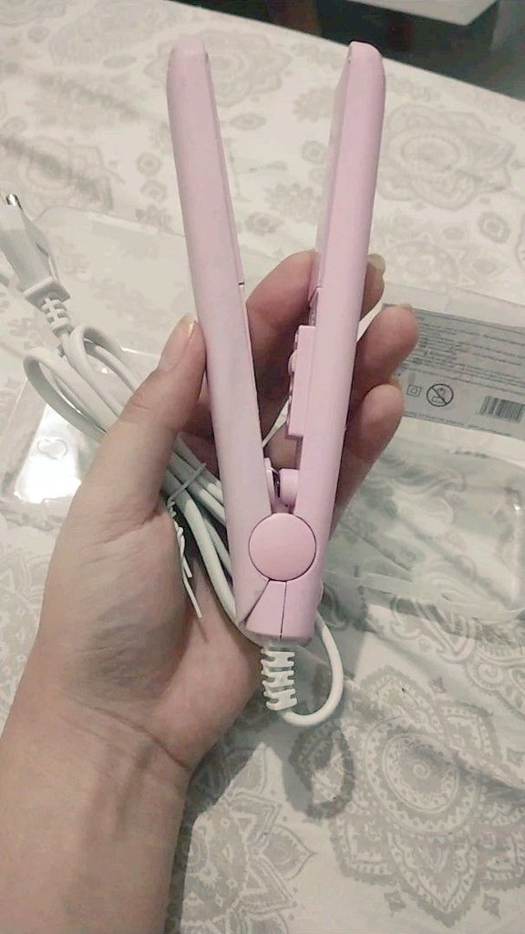 somwmart's tweet photo. AKU RACUNIN DIKIT YA 😭🫶

kecil, ringan, dan praktis banget buat dibawa sekolah, jalan, atau hangout. Rambut berantakan? Tinggal catok bentar, langsung rapi lagi 💁‍♀️💕

sumpah ini salah satu barang yang paling sering aku pakai akhir-akhir ini 😀 https://t.co/gmJQpNSVCv