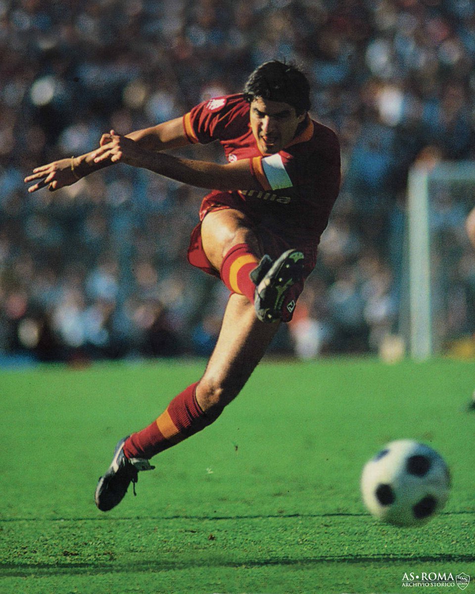 daale65's tweet photo. Ciao Capitano ♥️🧡💛🐺💔 https://t.co/BJSydrvLNI