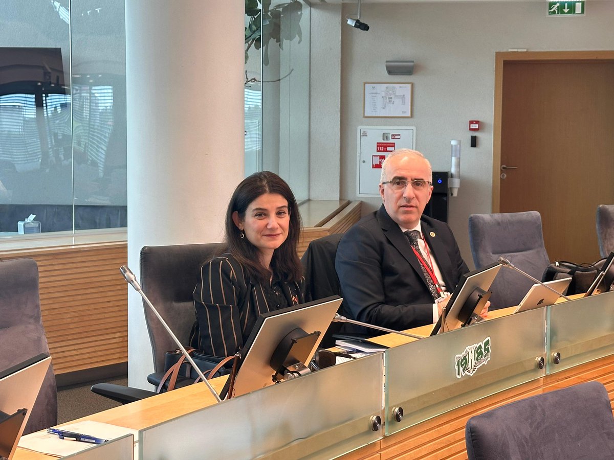 AzmiMustafaKaya's tweet photo. TBMM - NATO Parlamenter Asamblesi (NATOPA) üyeleri olarak Bahar Genel Kurulu için Litvanya’dayız.

Vilnius Büyükelçimiz Sn. Esra Toplu’nun daveti üzerine elçiliğimizde heyet olarak diplomatlarımızla bir araya geldik. 

Nazik misafirperverlikleri için teşekkür eder, başarılı çalışmalarının devamını dilerim.
