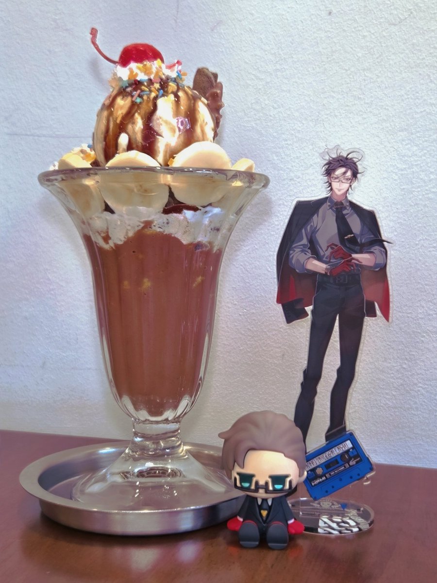 aka_rabbito's tweet photo. 🎂💙🖤 https://t.co/3ZfQqqyYpE
