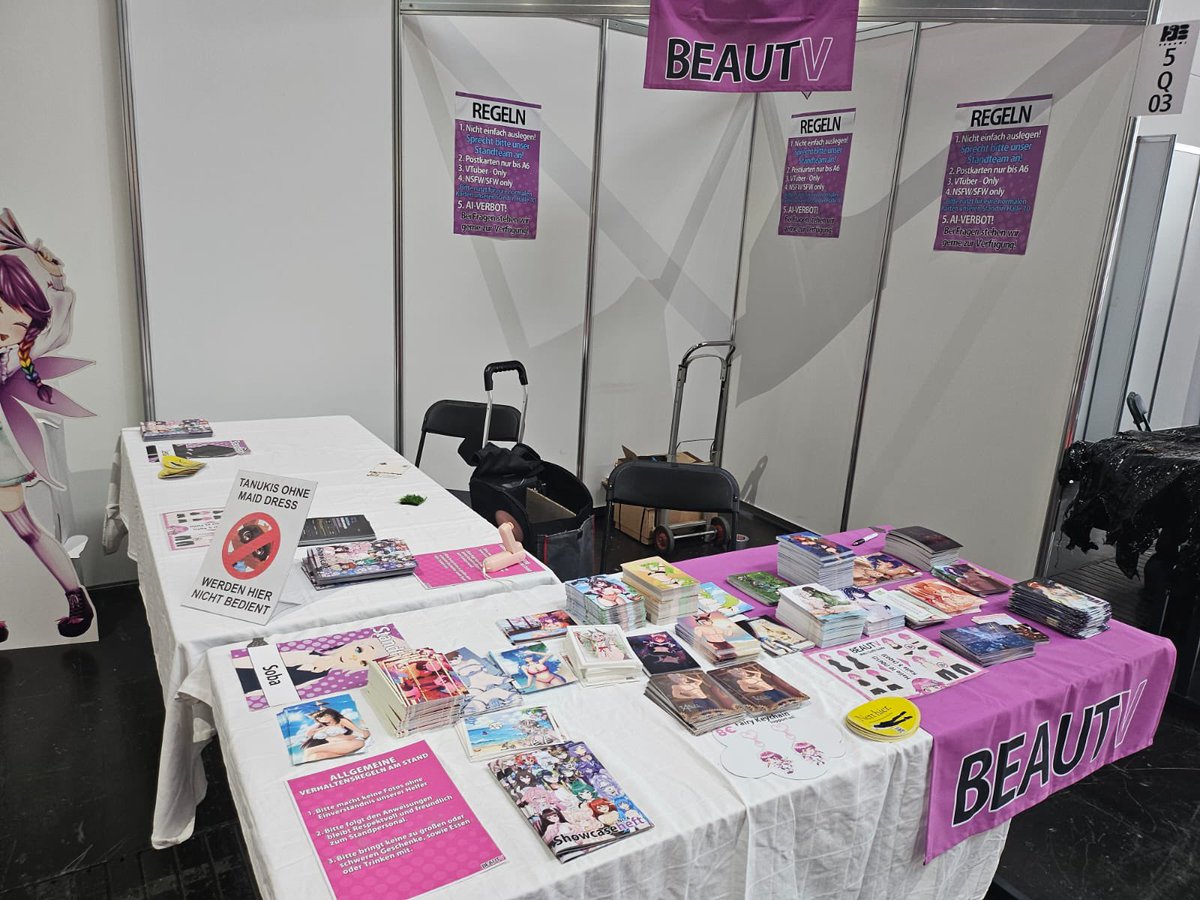 BEAUTVde's tweet photo. Wir sind bereit für euch! 

Und die Warteschlange haben wir auf dem Tisch bekommen. Kommt gerne vorbei und deckt euch mit Postkarten ein!

Besucht unsere Stände in Halle 10 10G12 und Halle 5 5Q03! https://t.co/NkGjmiMCXf
