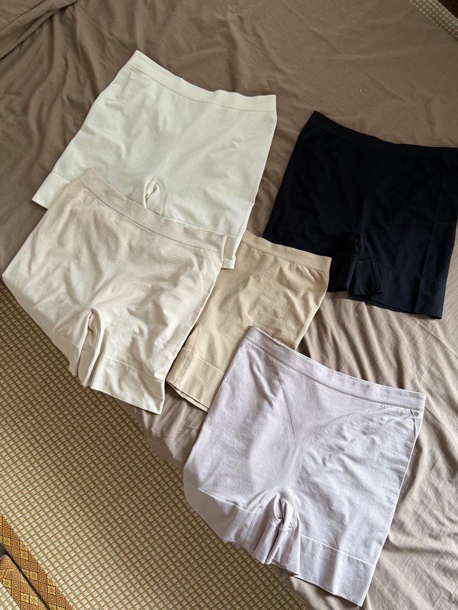 celestwealth's tweet photo. CEWEK-CEWEK HARUS PUNYA LEBIH DARI SATU 🫶🏻‼️

boxer underwear wanita udah seamless, innernya cotton, lebih minim gesekan jadi selengki gak makin gelap, breathable + anti bakteri.

yg punya concern keputihan ini juga bisa mengurangi keputihan makin parah yah girls. https://t.co/To98onW7kj