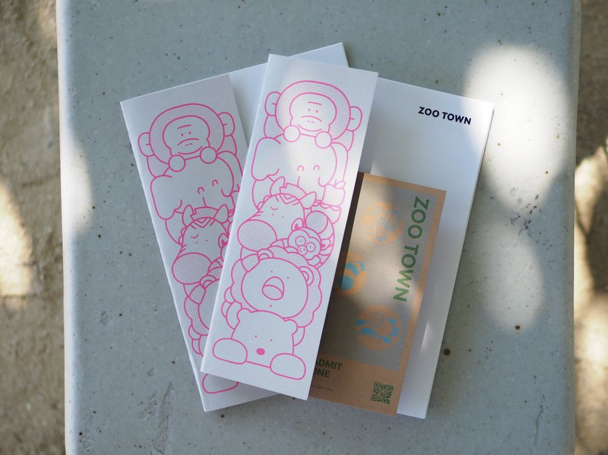 【新品未使用】ワンコ大集合転写紙4枚プラスおまけ new zine▶︎「ZOO TOWN」 A5 / 20p＋巻末おまけページ＋付録 架空の