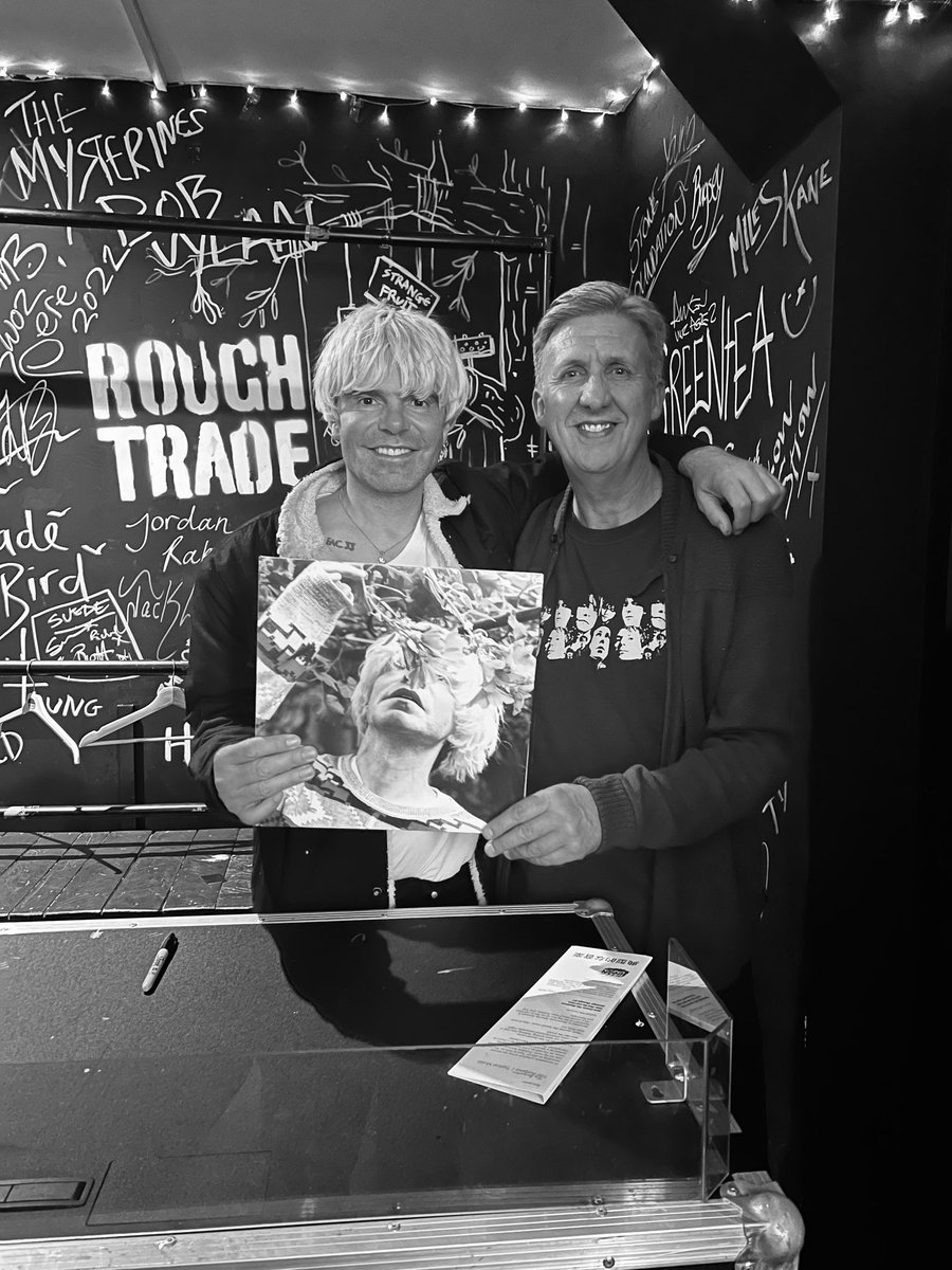 LR7seven's tweet photo. Happy Birthday to top man @Tim_Burgess https://t.co/YTOqosxJZJ