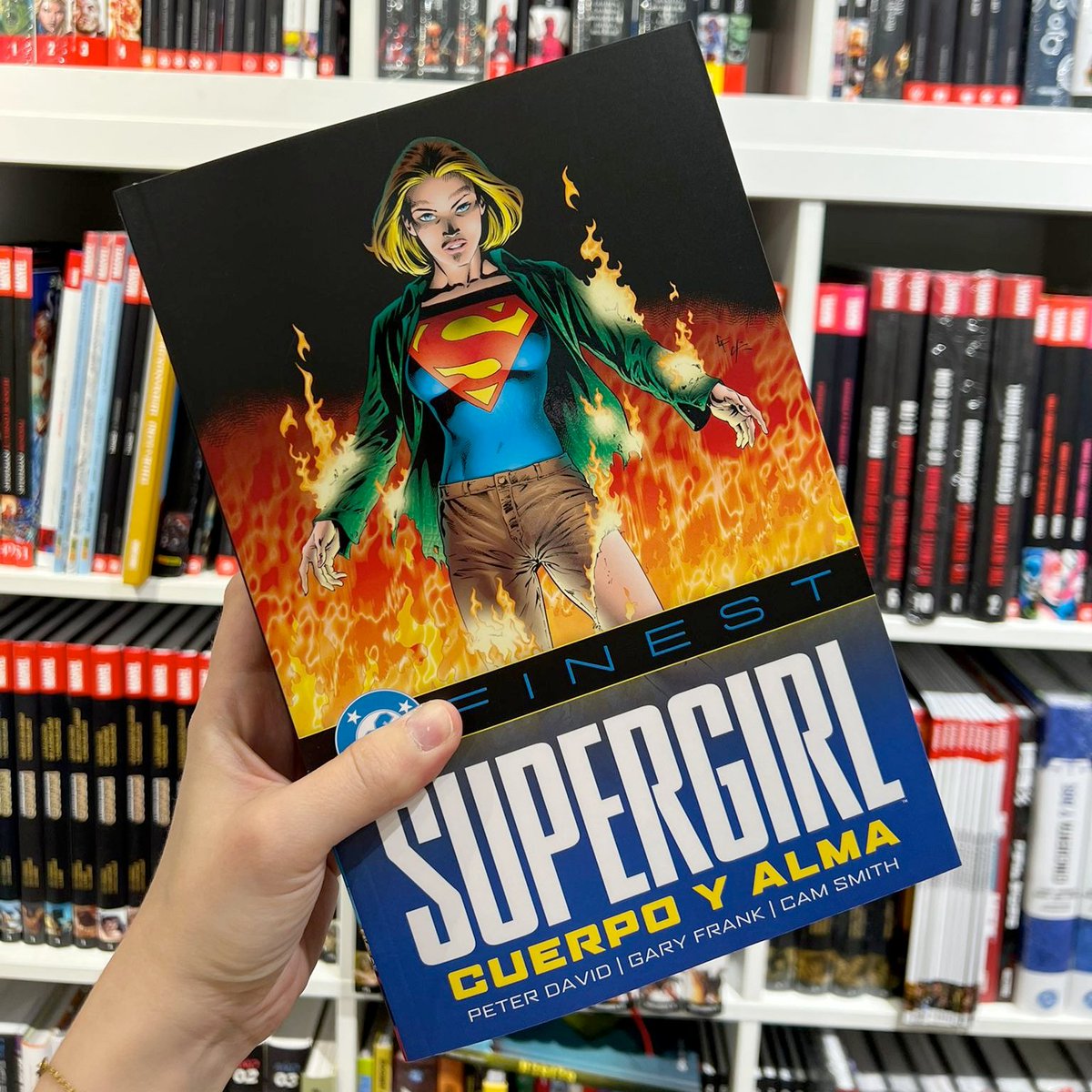 ComicsUniversal's tweet photo. Hay veces que somos felices con muy poco 🥰

Este DC FINEST recopila el arranque de la etapa de Peter David en Supergirl, con dibujo de Gary Frank.

Publicada hace 30 años (🥲), me consta que somos muchos los que disfutamos de las aventuras de Linda Danvers.

¡Ya a la venta! 🥳 https://t.co/rKKKMb8Umu