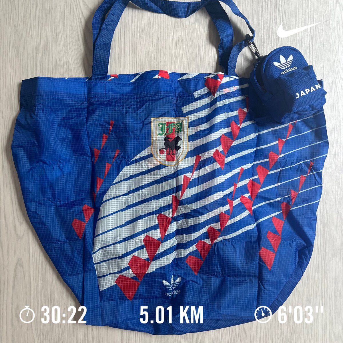 Junpei_htgyrun's tweet photo. 5/30(土)ちょっと母校までラン🏃
高校サッカー観て帰る⚽️
このエコバッグ、復刻ユニはちょっと手が出なくてせめてもの抵抗で買いました😂
#幡ヶ谷再生大学陸上部
 #幡ヶ谷再生大学陸上部北海道 
#mobstyles https://t.co/8Ng69FDZOw