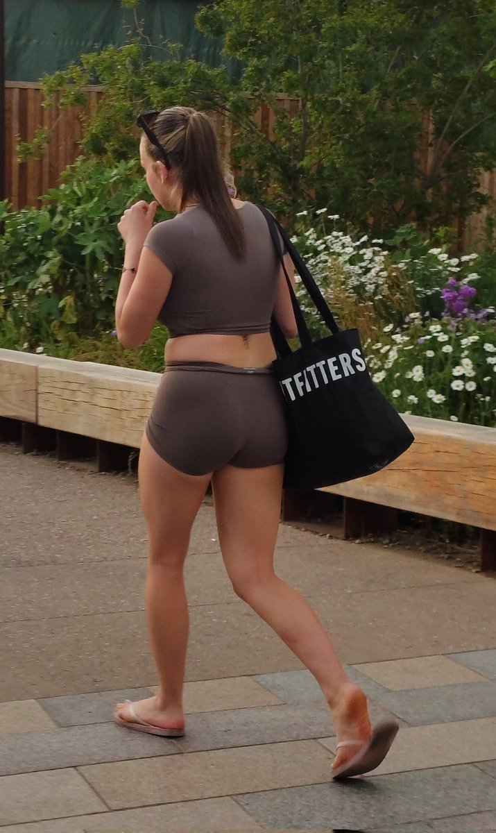 NylonLondon's tweet photo. Lovely in lycra 🖤🖤🖤
#candid #lycra #shorts https://t.co/DspQcIMrHt