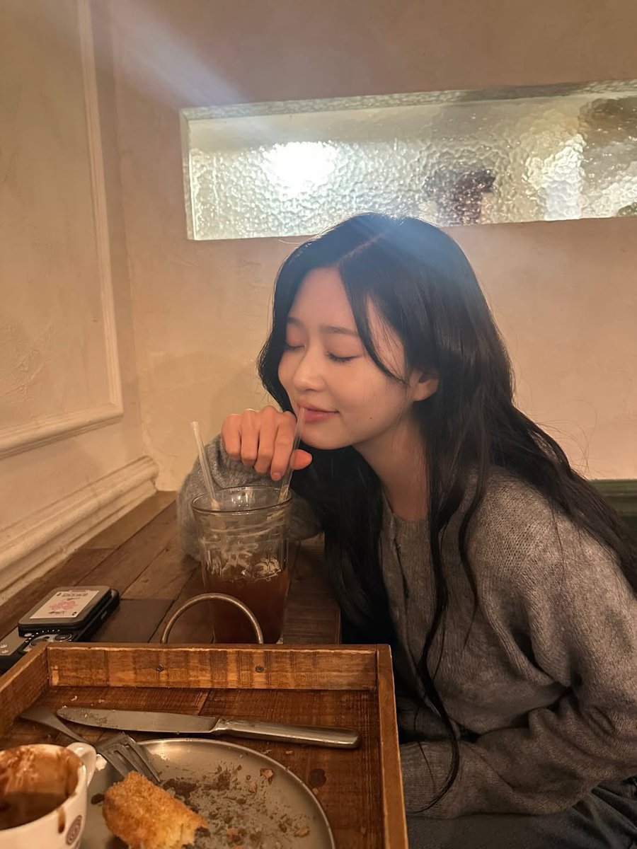 Yinjoo's tweet photo. ++ bonus pic bc I said what I saiddd. Snackin pretty and sippin some coffeeeee. What an actually perfect time and if anybody was wonderin what my official face looks like during coffee breakie hours, the answer’s right hereeee! https://t.co/IQhpVegv1n