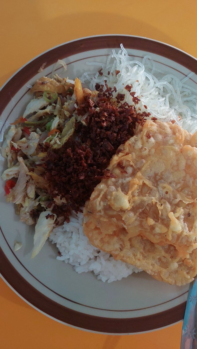 brucewayneundip's tweet photo. ayam bali motekar wajib go internesyenel 🤤 https://t.co/9Q6QgyxvBt