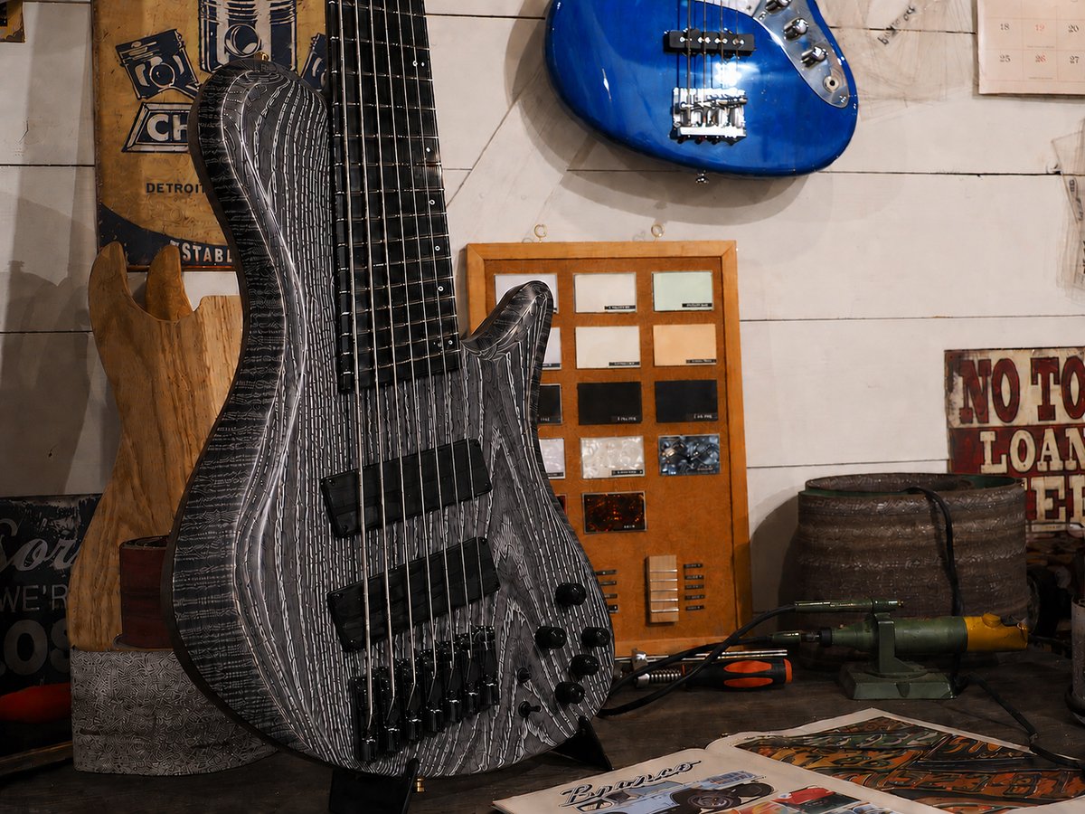 combat_guitars's tweet photo. どうだろ、地味になっちゃうかなぁ？とか思っていたが完成したらむしろ派手じゃんかwwww https://t.co/mdaVosq1P9