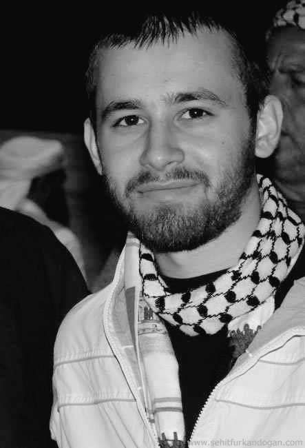 Wuslat_Dagi's tweet photo. Şehadet şerbetine son saatler. Var mı ondan daha güzel şey. Varsa oda annemdir. İkisinin kıyası benim için çok zor. Bundan emin de değilim. Şehadet mi? Annem mi?..☝️ https://t.co/ligsZqWjVU