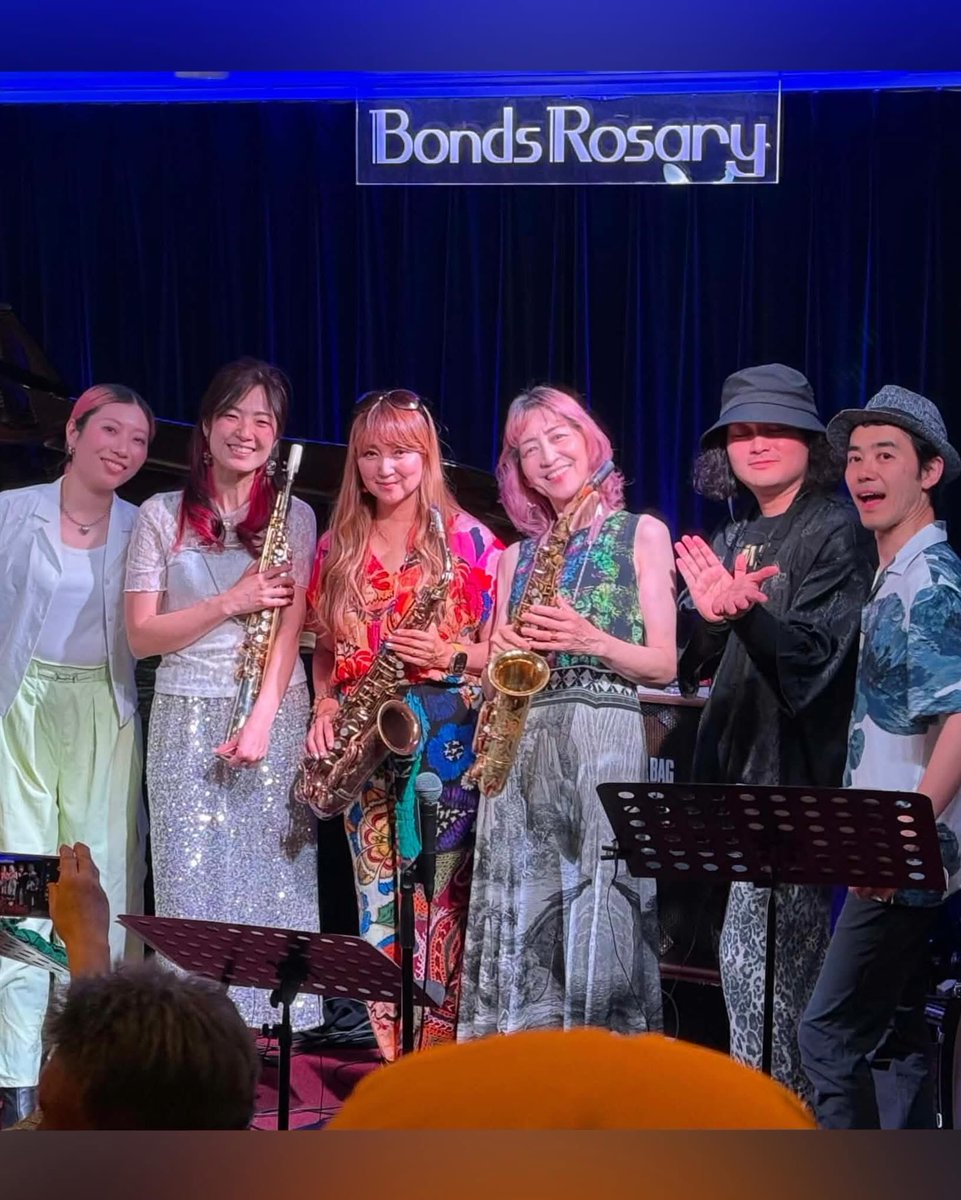 KoToN000's tweet photo. 昨日はこちらでした！！めちゃくちゃ贅沢やった！！！アルトサックス3本並ぶってまぁまぁ無いと思う!笑　マリリンさんもマリさんもカッコよかった…❤️
来てくださった皆様ありがとうございました😊！！✨ https://t.co/6H9Z1C4iA0
