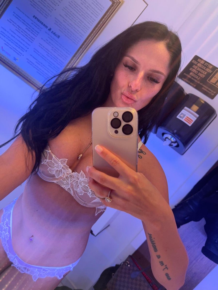 ncarolinaaa07's tweet photo. hey sweeties😈🥰
check-out my OF
https://t.co/lbDzh5Yd5A https://t.co/mdIxPlnfrm