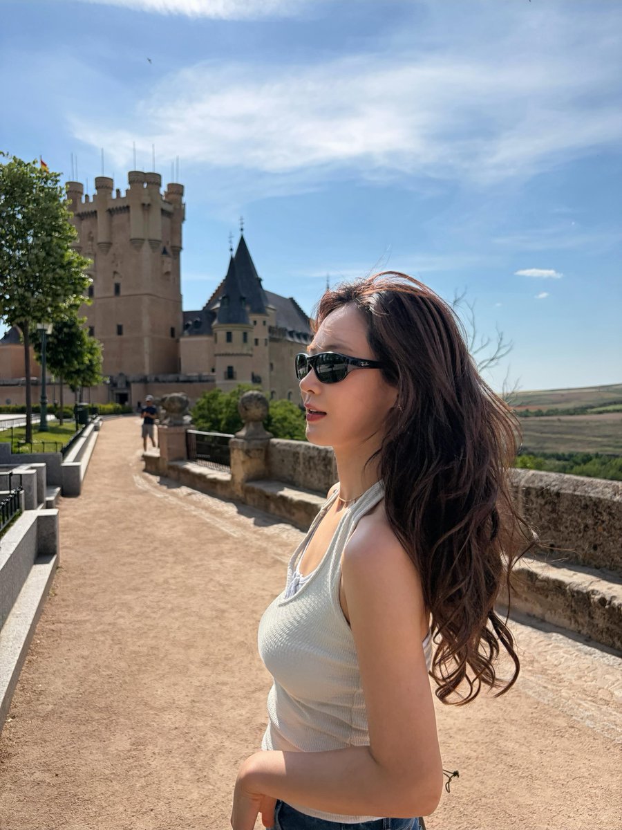 SNSD_0805's tweet photo. [INSTAGRAM] yulyulk:

Segovia 👸🏻👑🇪🇸

https://t.co/PEw02FTVBr https://t.co/TL2bvQmwxE