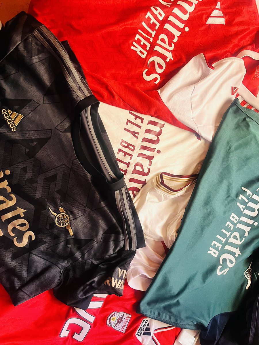 SlevinIII's tweet photo. This season’s home or the retro. https://t.co/00iv1ljHeE