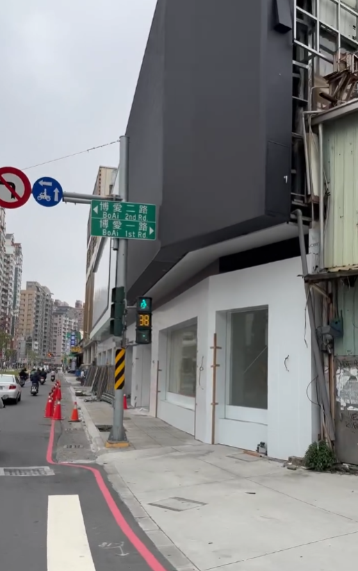 ch768706's tweet photo. 以前的高雄：不知道去哪裡玩 
現在的高雄：不知道去哪裡玩 https://t.co/7Zifk0rym5