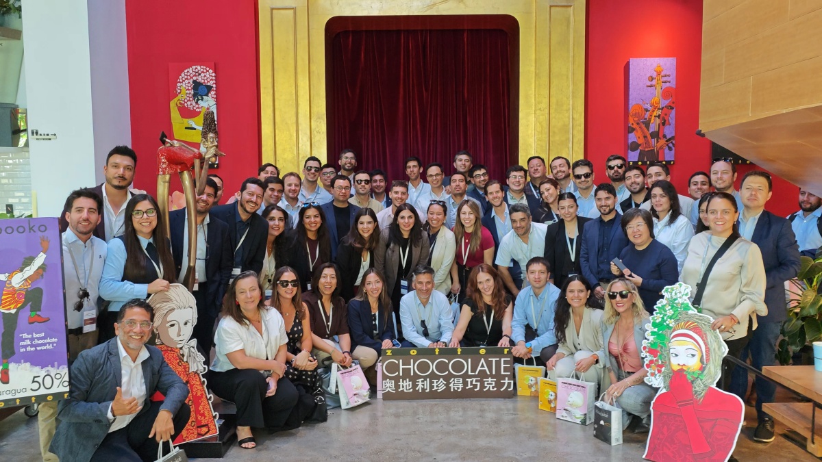 CEIBS's tweet photo. We're delighted to welcome two batches of participants from Universidad Adolfo Ibáñez @NegociosUAI to CEIBS for an immersive China Immersion Programme from May 11–22, featuring lectures, company visits and firsthand insights into China’s fast-evolving business landscape. https://t.co/HxBwjwsnqt