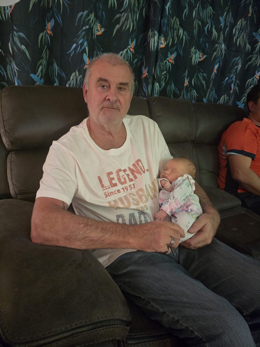 Mesouk's tweet photo. After Sue’s mesothelioma diagnosis, Bob wrote a song to express his emotions. If you or someone you know needs support, call our free helpline on 0800 169 2409. Read Sue &amp; Bob’s story at: https://t.co/mFf2I1JfR5 https://t.co/4vDHndPN1w