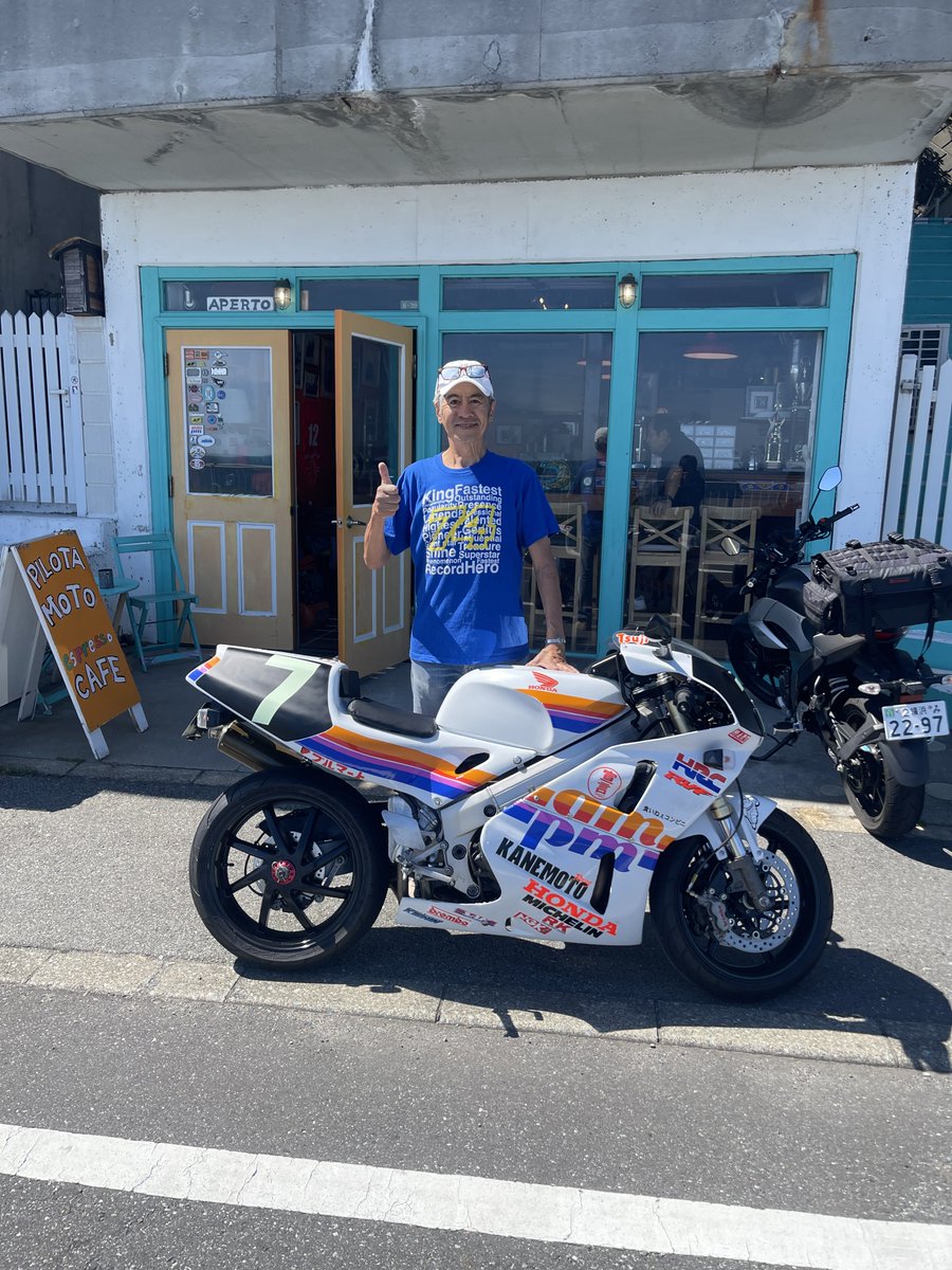 Rossi46 tweet media