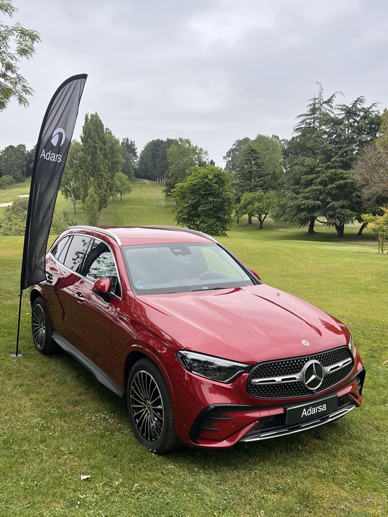 grupoadarsa's tweet photo. ⛳ Tercera parada del Trofeo EL COMERCIO-Abanca en el @ClubCastiello 

¡Muchísima suerte a todos los participantes en esta nueva jornada!
📸 #Adarsa #MercedesBenz #Golf #Castiello #golfasturiano https://t.co/8iZ9kkBoI5