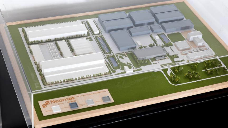 guillaume_ggc's tweet photo. Première pierre de l'usine posée hier à Dunkerque.
Après le combustible nucléaire et le nucléaire médical, Orano est encore au coeur de la souveraineté 🇫🇷 avec cette usine qui produira les matériaux nécessaires à la fabrication des batteries pour voitures électriques https://t.co/6M5xoWge3X