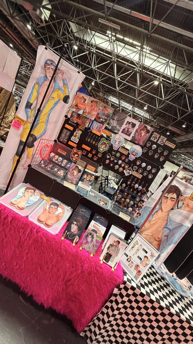 sayamete's tweet photo. Dokomi day 2!
I GOT THE WATERMECHBAE ZINES!!!!!
#dokomi #dispatch https://t.co/1BfThQV4Ml