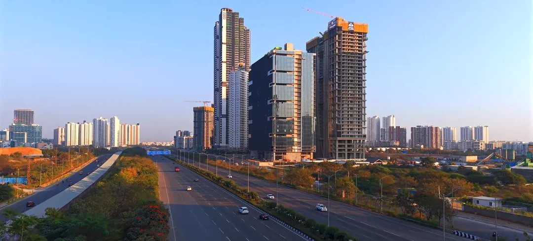 India_Builds's tweet photo. Hyderabad’s Emerging Skyline 🏙️

▪️ Rapid growth of high-rise commercial and residential developments
▪️ Expanding business districts across the city
▪️ Strong infrastructure and metro connectivity driving growth
▪️ Reinforcing Hyderabad’s position as one of India’s fastest-growing urban centres 🇮🇳✨