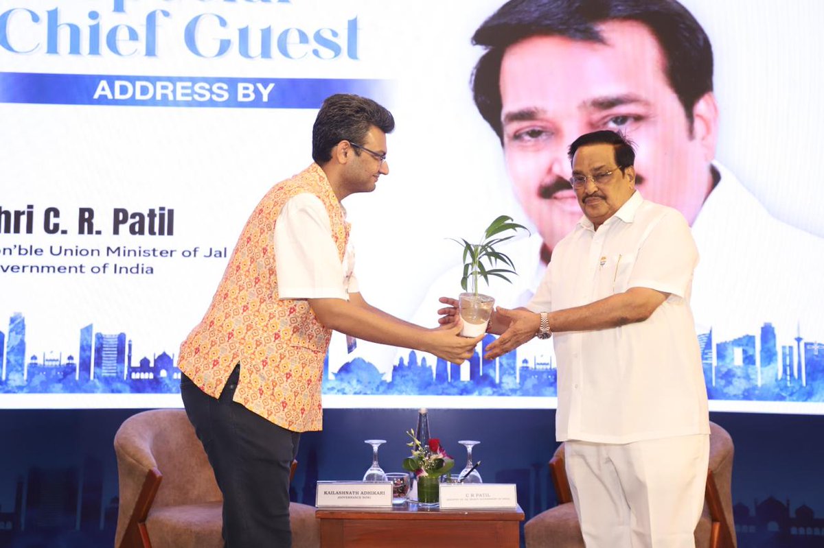 SABNetwork_'s tweet photo. Honoured to have the presence of Hon’ble Union Minister Shri @CRPaatil Ji as Special Chief Guest and Shri Anurag Thakur Ji as Chief Guest at the 11th India Governance Now PSU IT Forum.
.
#governancenow #sriadhikaribrothers #unionminister #PSUIT #goverment https://t.co/TZ0XVtgps2