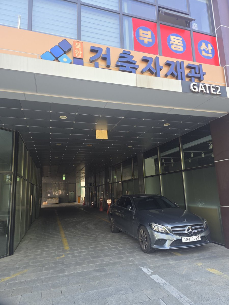 erfolg_viel's tweet photo. 뿌도콘 대구 엑스코 화장실 줄너무길어요!!
엑스코에서 횡단보도하나만건너면 화장실있어요!!(사람없음)
본인확인,현장구매하는쪽 끝 입구로 나가서
 횡단보도 건넌후 오른쪽으로 가셔서 "리드시스템" 옆 건축자재관 2게이트로들어가면 개방되어있는 공중화장실있습니다. 사람없어서 바로이용가능해요 https://t.co/T6E7KfvYFn