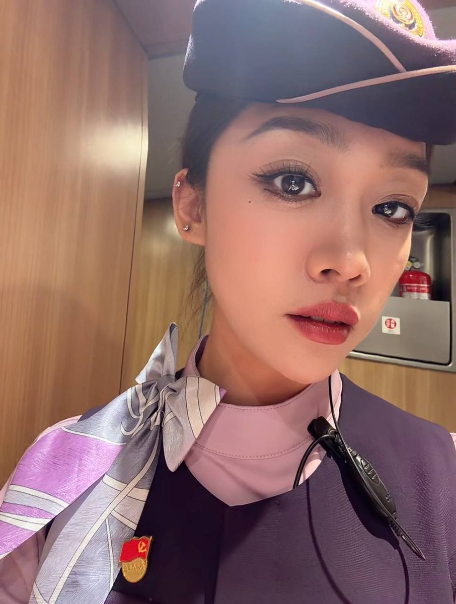 一位高铁小姐姐 tweet media