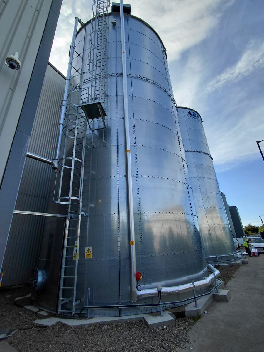 powertechltd's tweet photo. Good progress this week on two replacements sprinkler tanks in Wembley, trace heated with lagging almost complete, containment and wiring to new tank immersion heaters.

#electricalmaintenance
#electricalinstallation
#traceheating
#thermalinsulation
#firesprinklers https://t.co/X1V4LFmA3q
