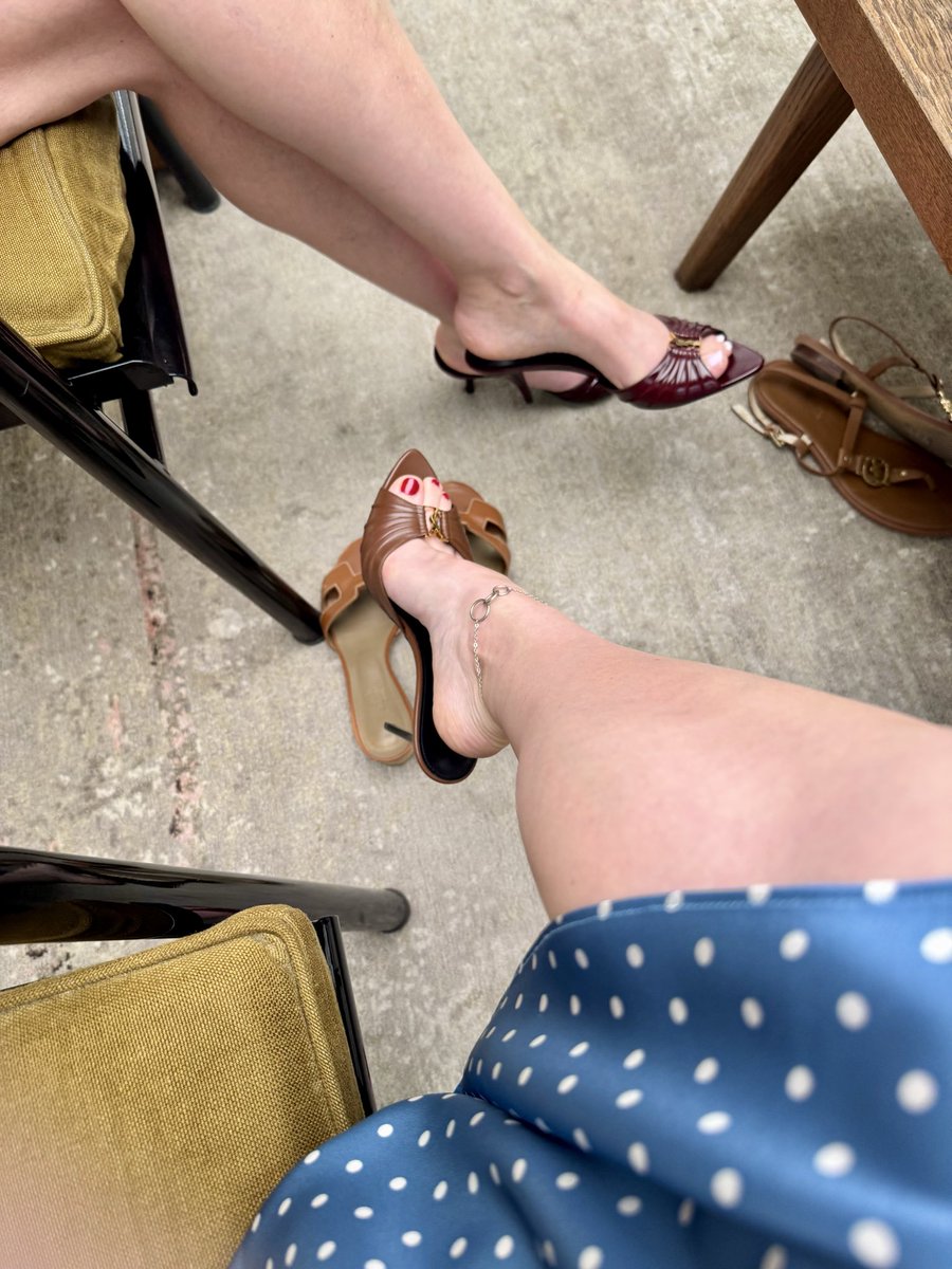 ObeyMissAnnie's tweet photo. Choices choices… 👡 https://t.co/xHWxx34LJ1